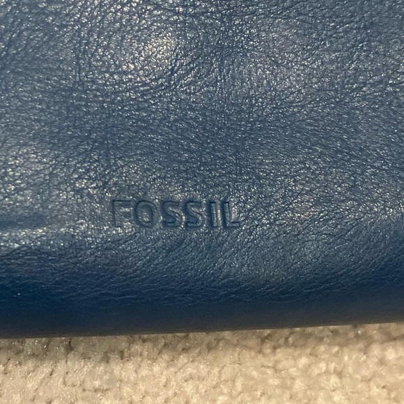 No Longer Available

Fossil Blue Leather Women’s Emma Zippered - Picture 6 of 12